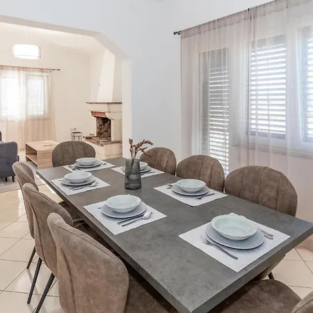 Gorgeous Home In Opuzen Holiday home *
